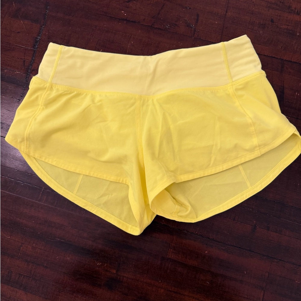 Size 2 Lululemon Speed up Low Rise 2.5 inches Excellent Like New Condition - Picture 3 of 3